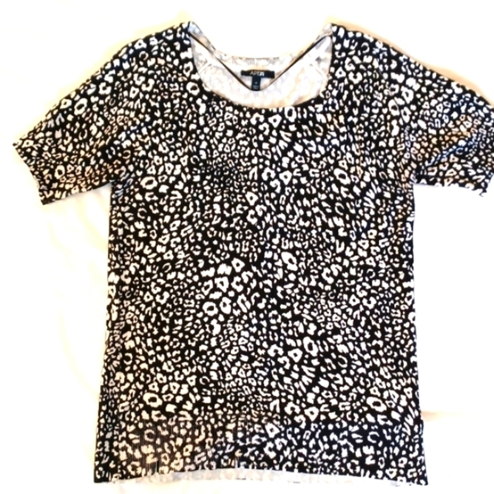 Apt. 9 Sweator Top